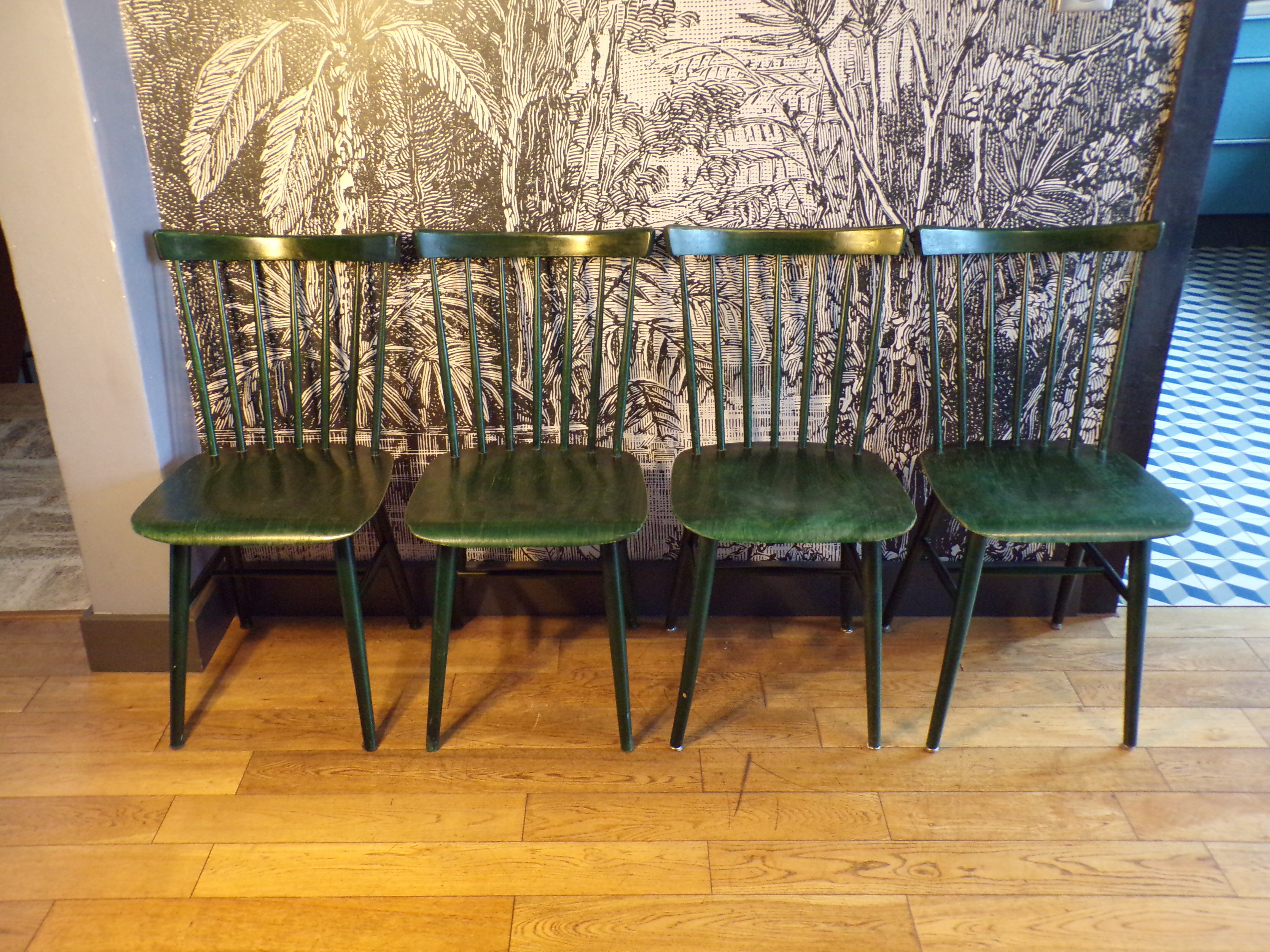 Suite 4 Scandinavian chairs Windsor