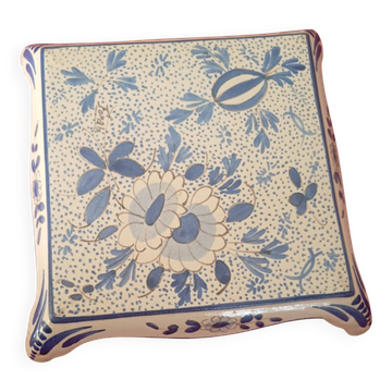 Dessous de plat signé Forah