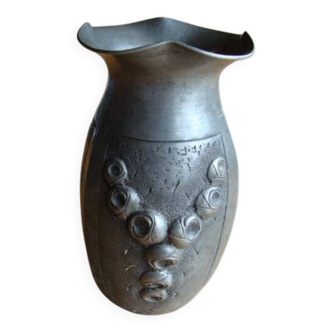Vase en étain art déco