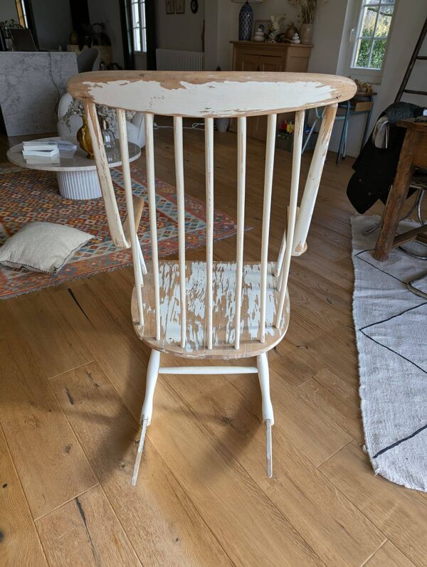 Fauteuil à bascule vintage en bois – patine d’origine
