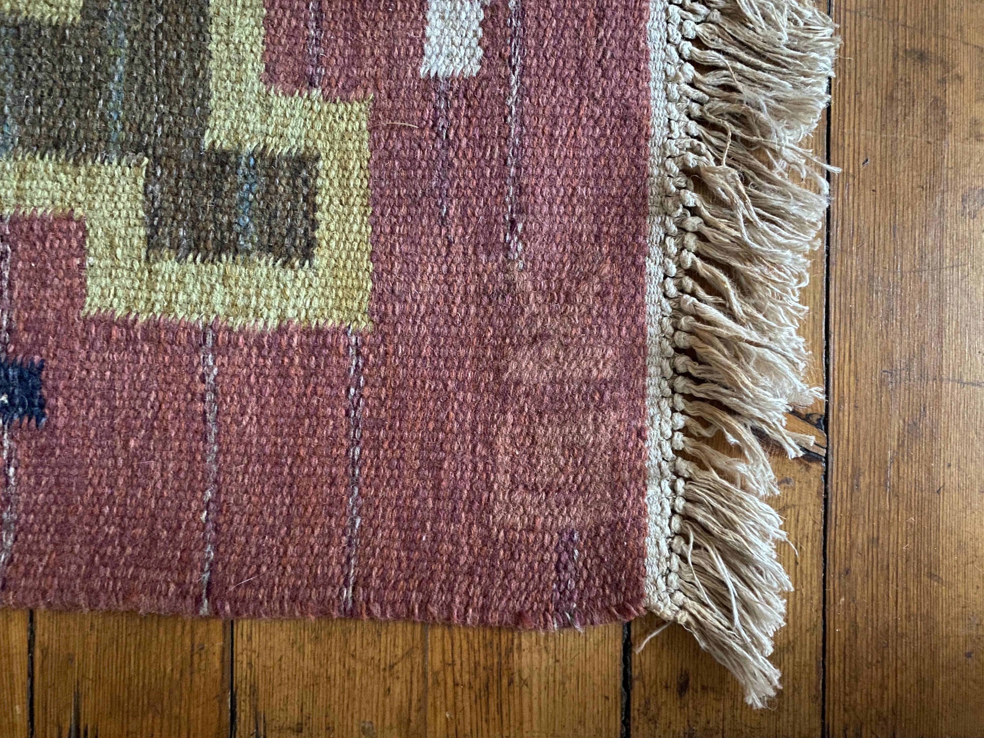 Tapis à tissage plat Röllakan rose et blanc moderne scandinave, Suède, années 1960.