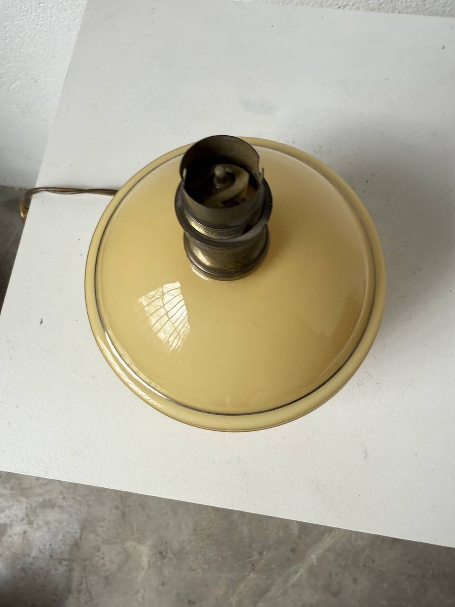 Lampe de table opaline Art Déco tchécoslovaquie