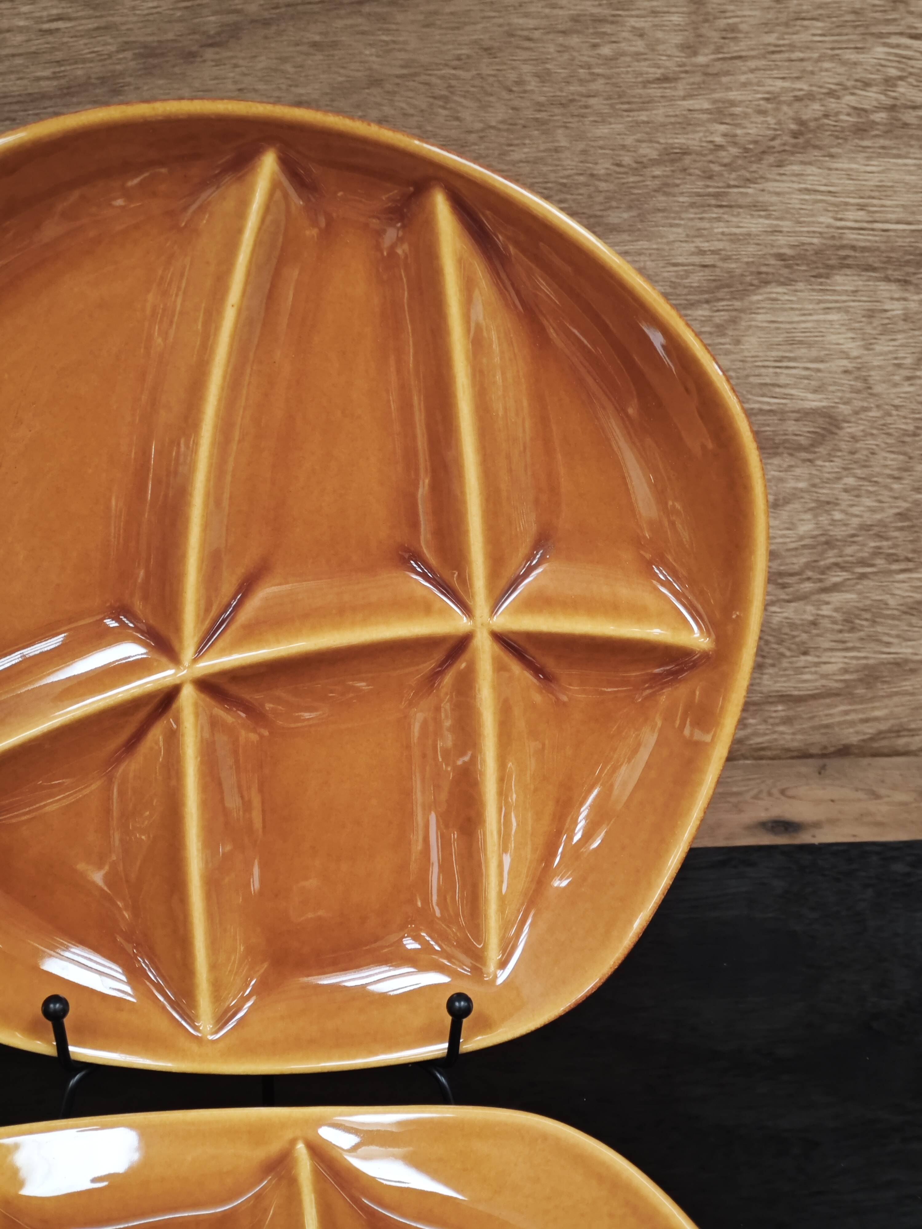 Set of 8 fondue plates Salins France in green and brown.