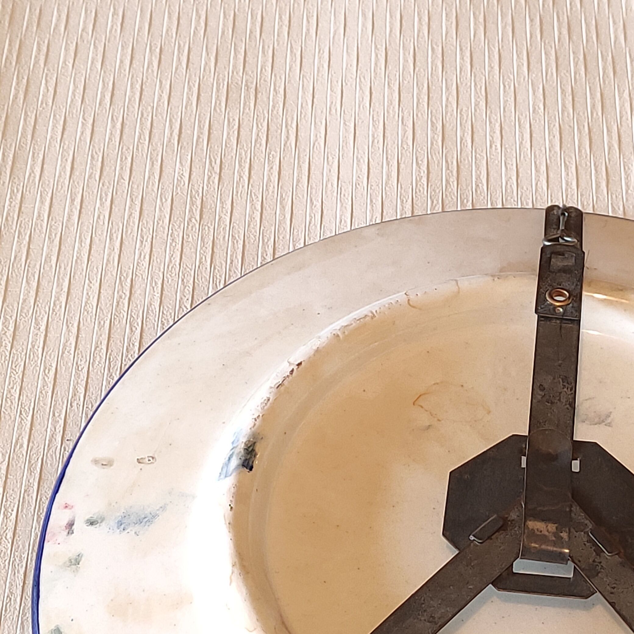 Hand-painted decorative plate decorated with a blue chimera pattern