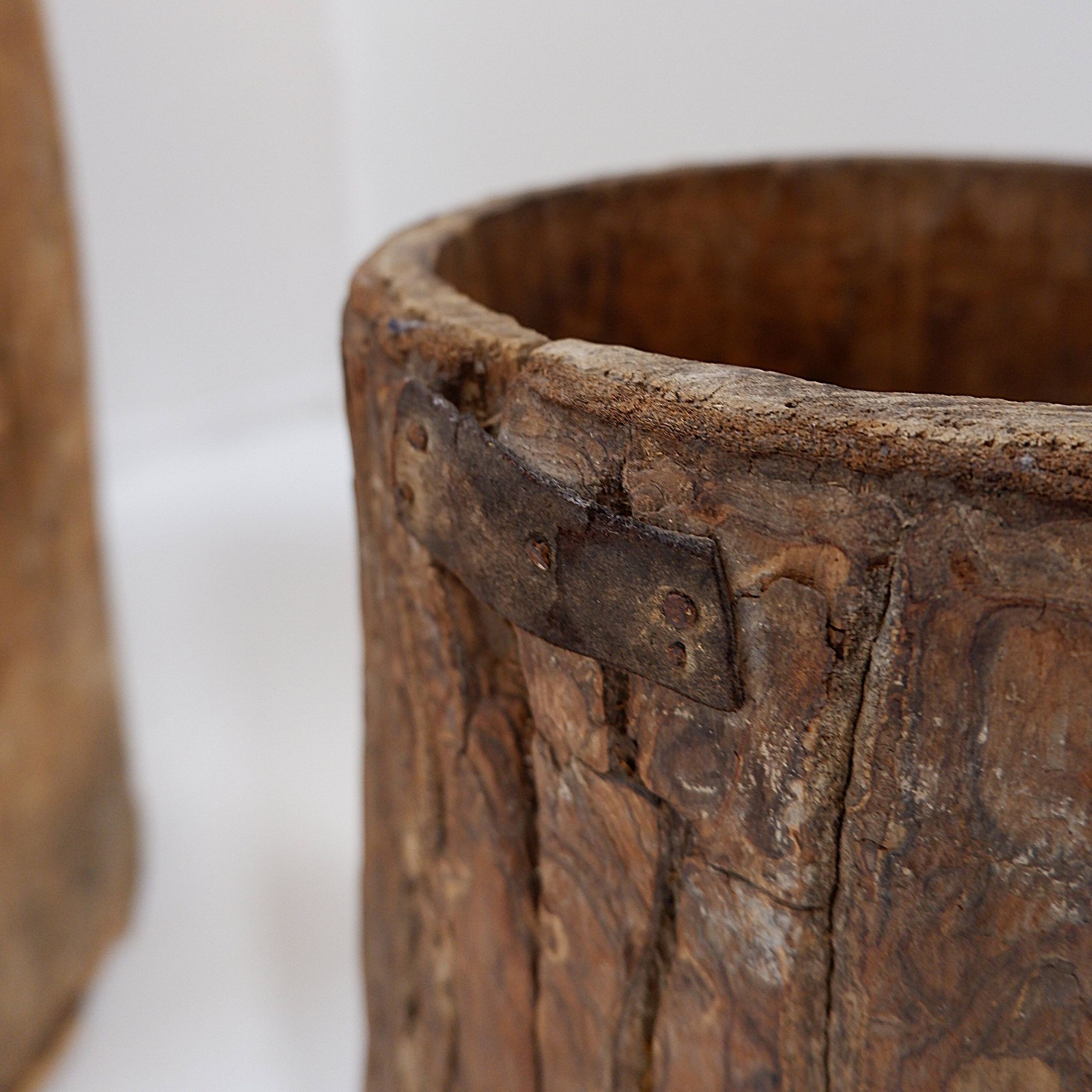 Ensemble de 2 pots en bois primitifs - fin du XIXe siècle