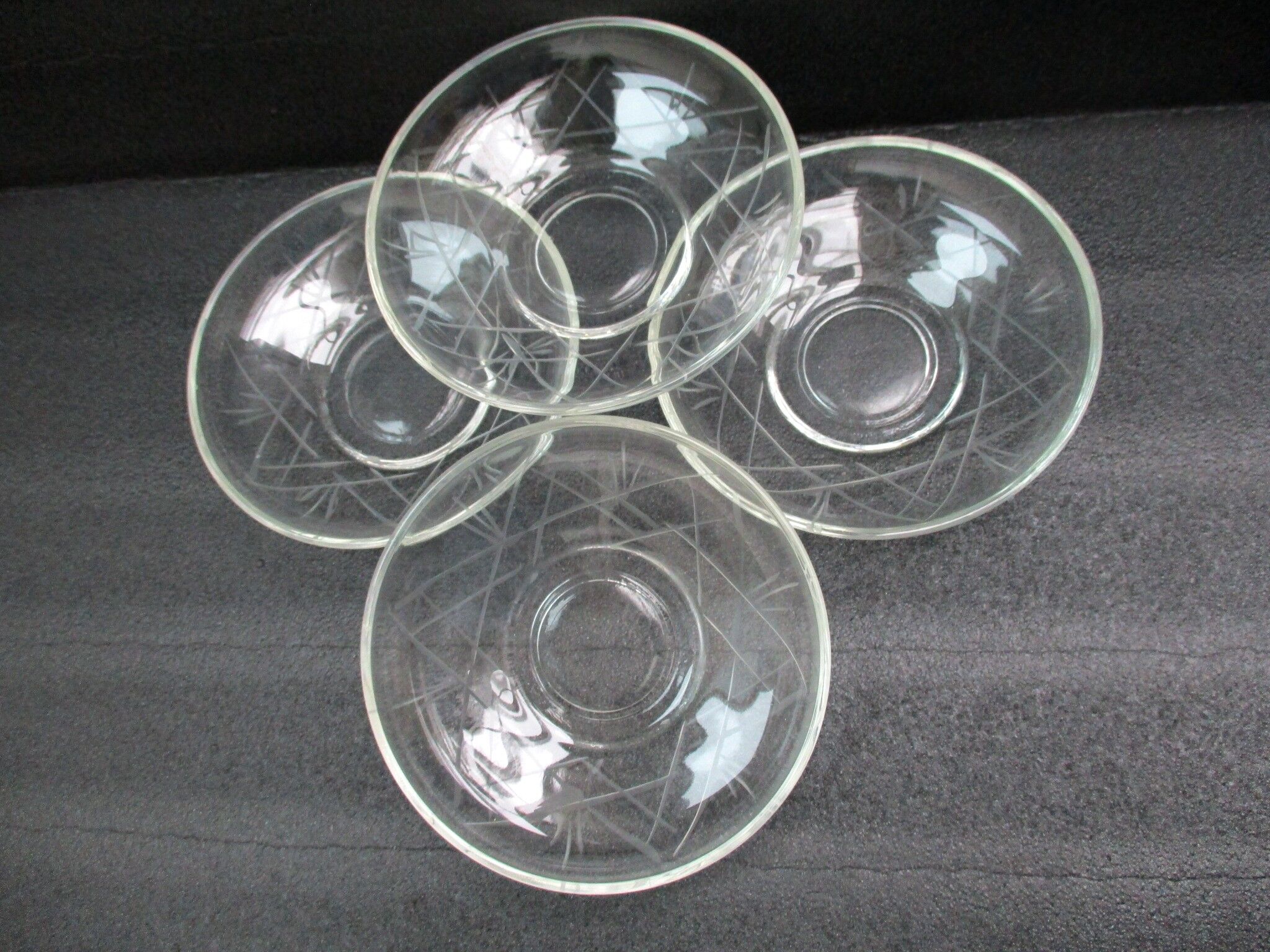 4 coupelles en verre gravé art déco