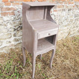 Ancienne table de chêvet en bois cerusé gris