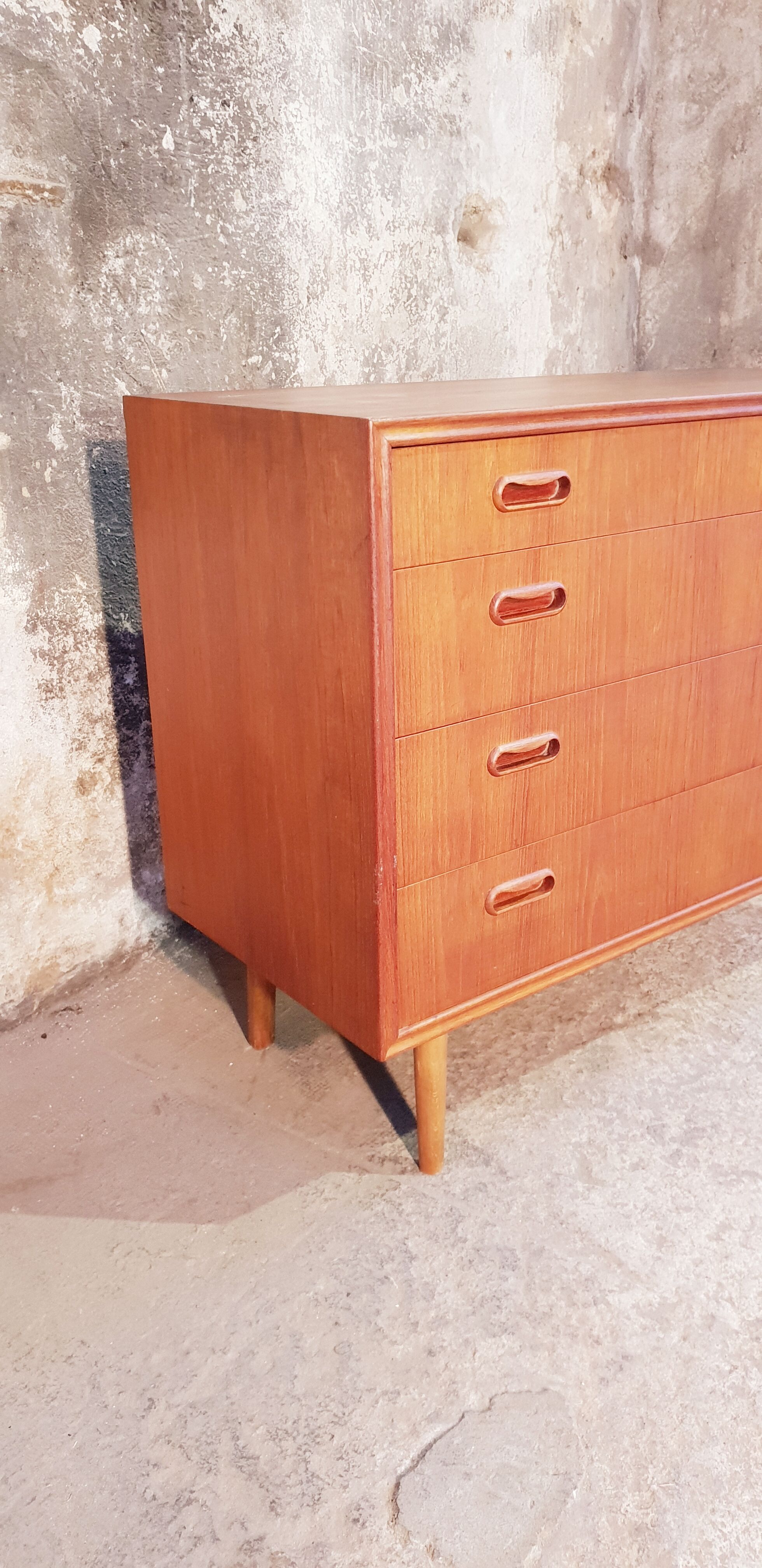 Scandinavian chest of drawers