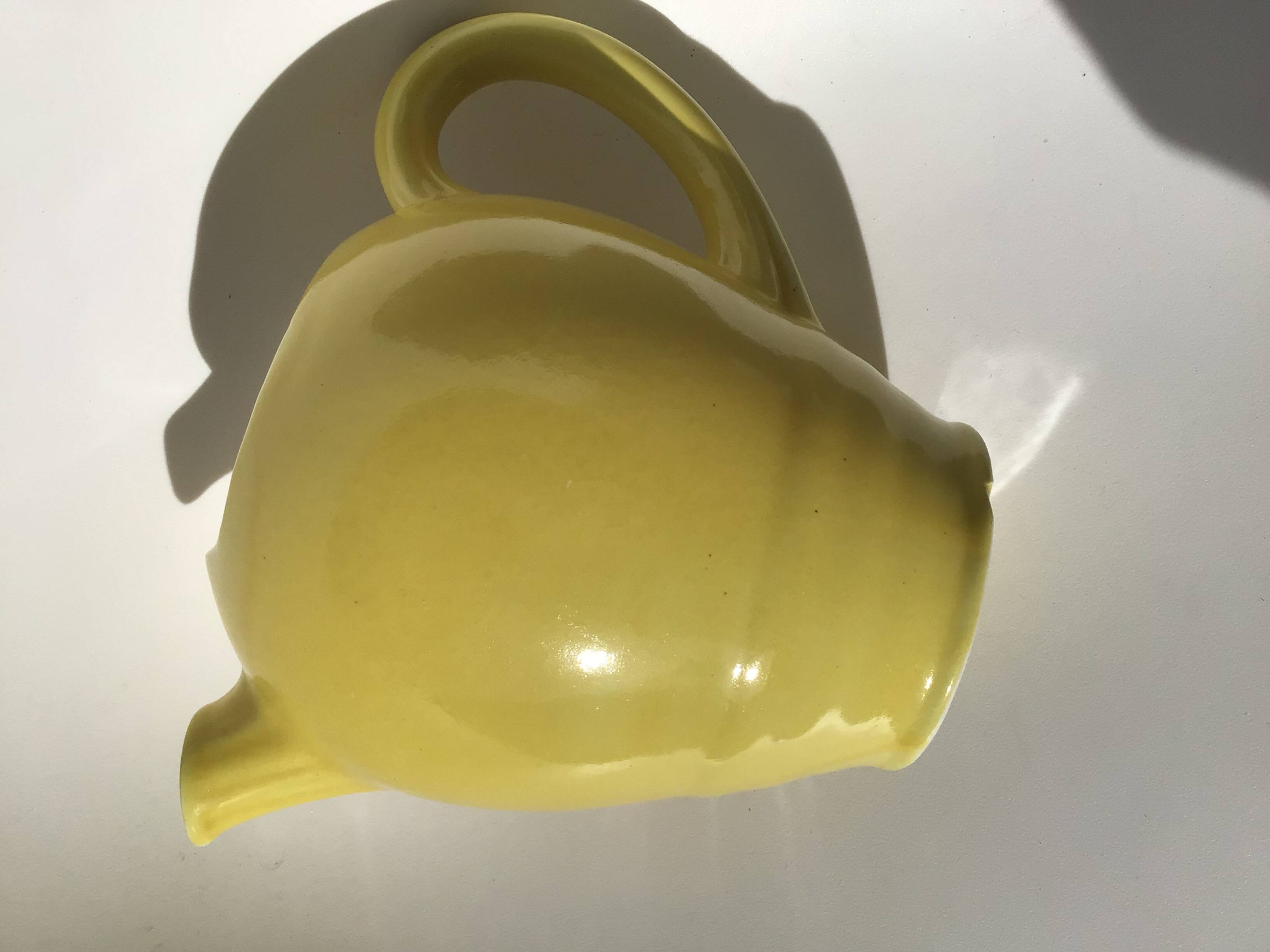Yellow bistro pitcher 1 liter