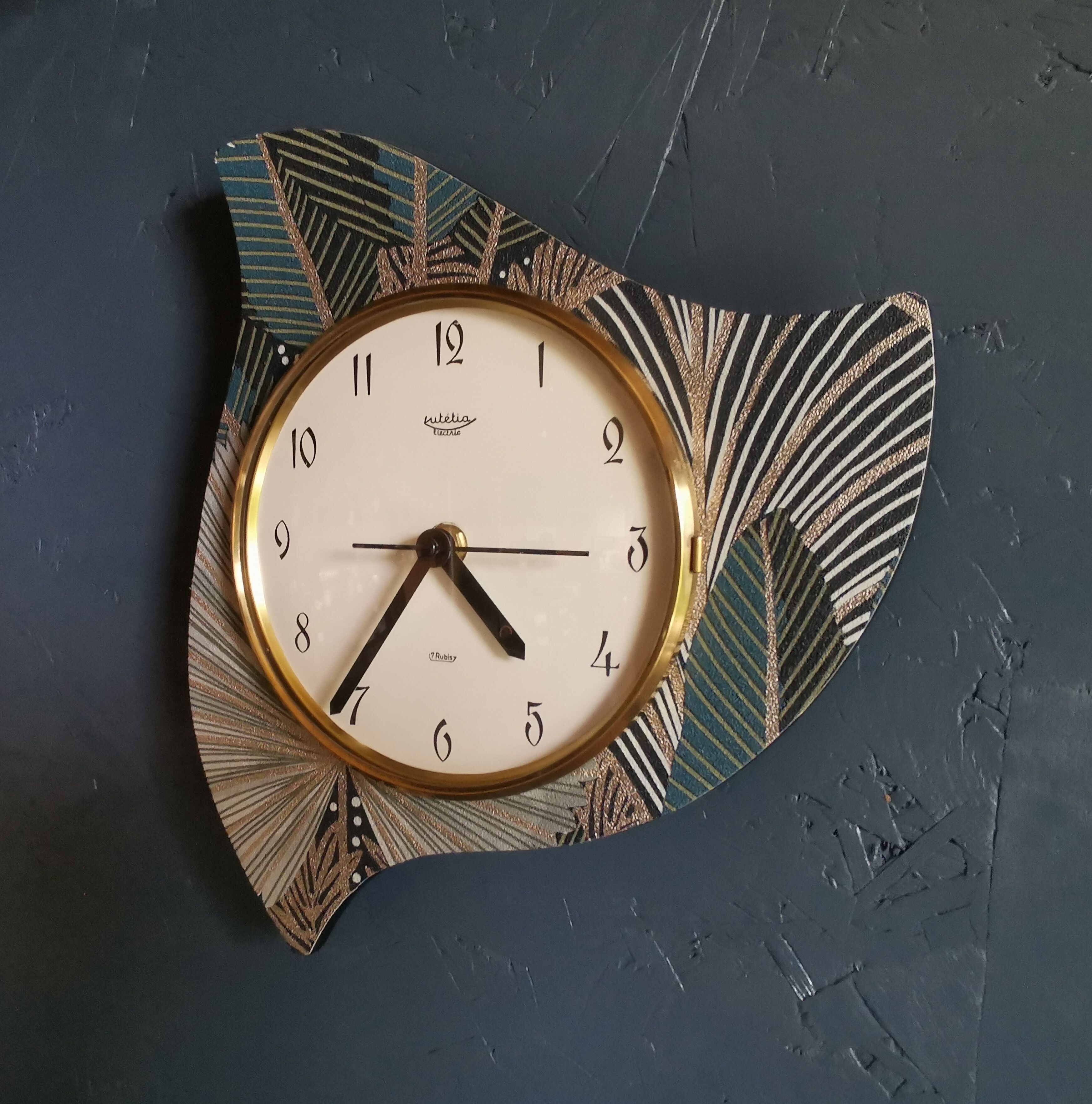 Vintage clock silent asymmetrical wall clock "Lutetia golden green"