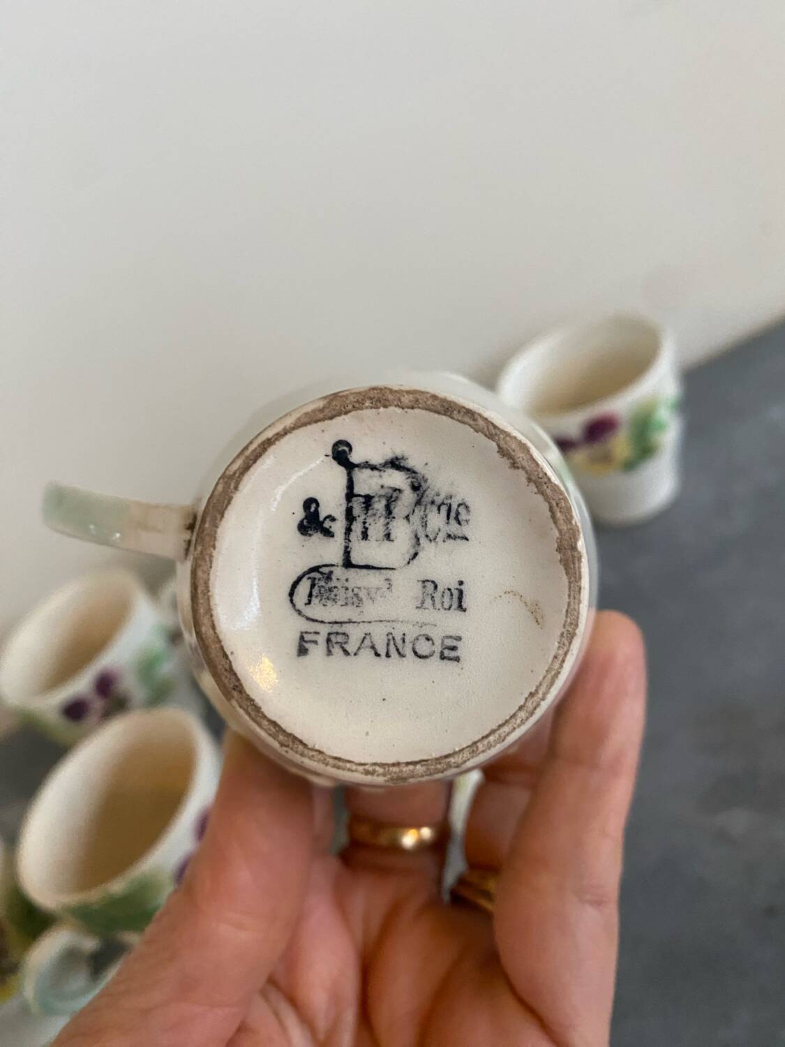 10 slipware cups, pansies