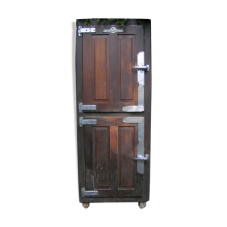 Door of fridge or cooler for slaughter in oak 50s