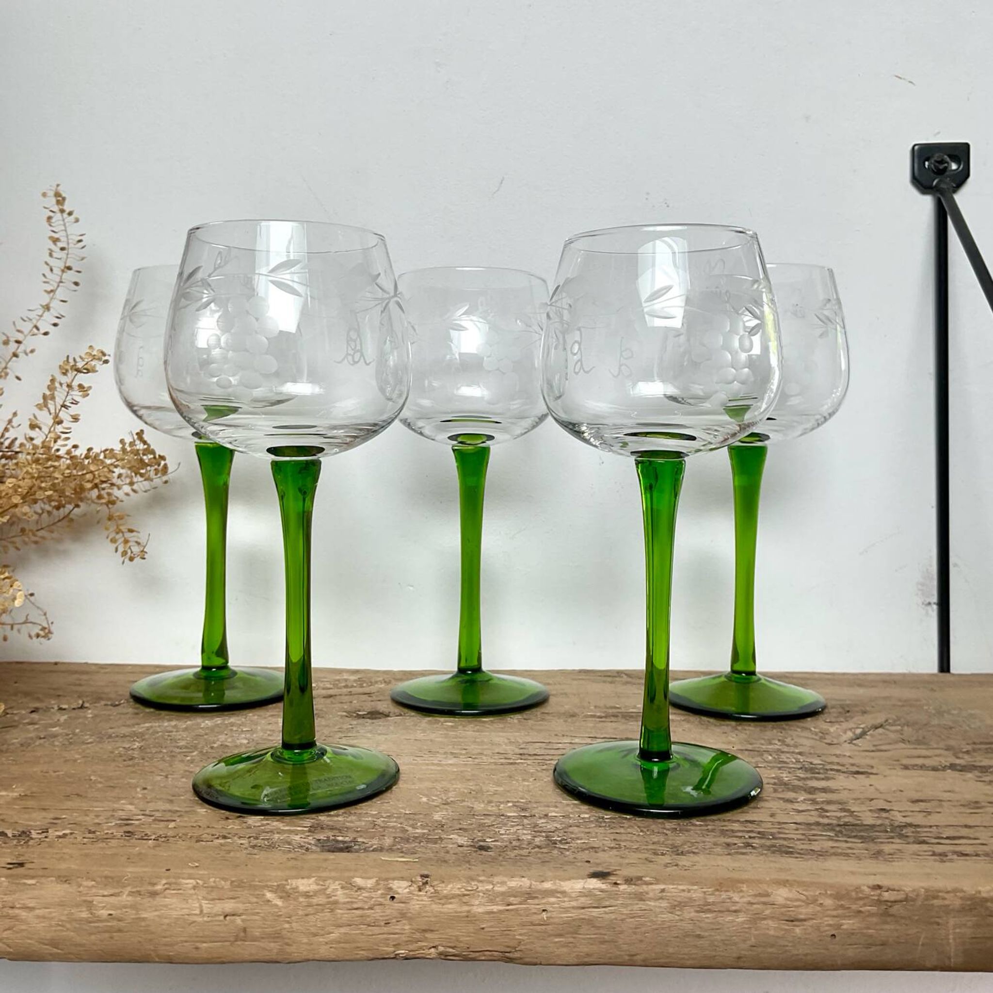 5 verres Alsace soufflés à la bouche , décor raisin