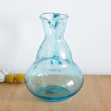 Carafe bleue en verre soufflé bullé