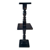 Column in blackened oak with two shelves.