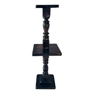 Column in blackened oak with two shelves.