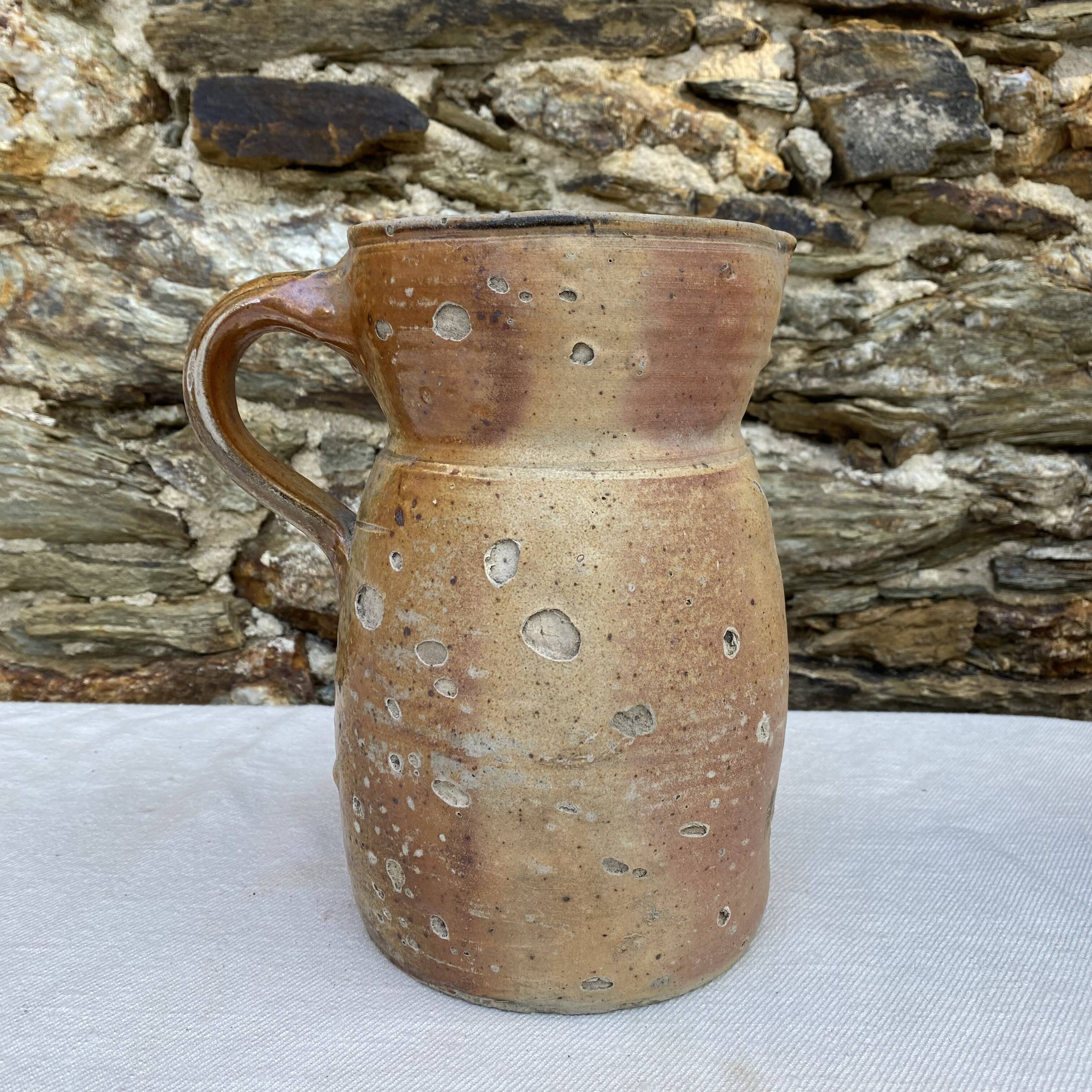 Pichet ancien en grès pyreté
