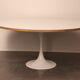 Table basse avec pied tulipe blanche - années 1960