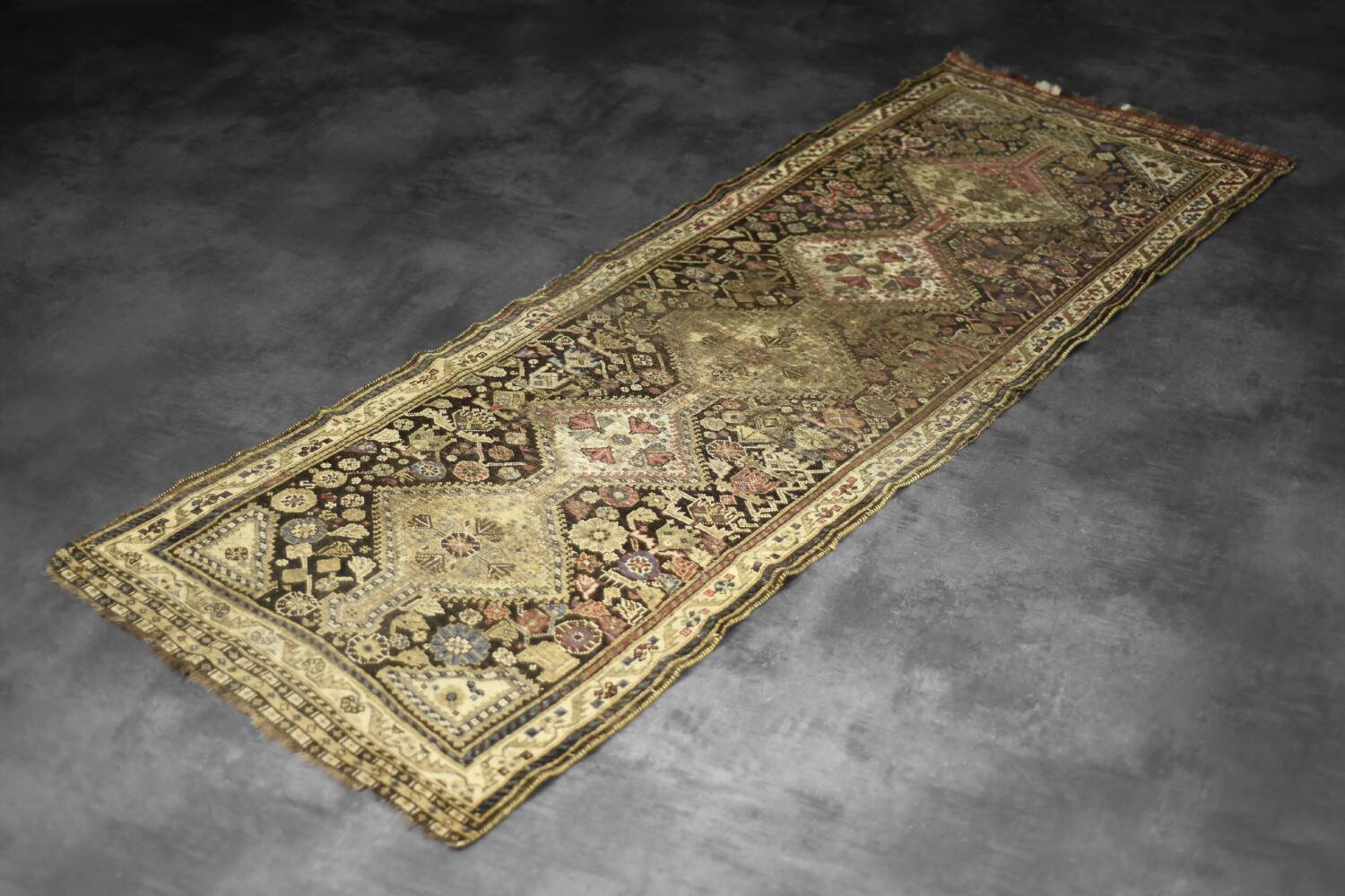 Handwoven oriental Qashqai nomadic rug, 1920s
