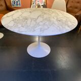 Tulip foot round table by Eero Saarinen for Knoll