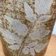 Vase en grès motif végétal