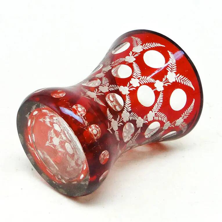 Verre Biedermeier, verre rouge, République tchèque, 19e siècle