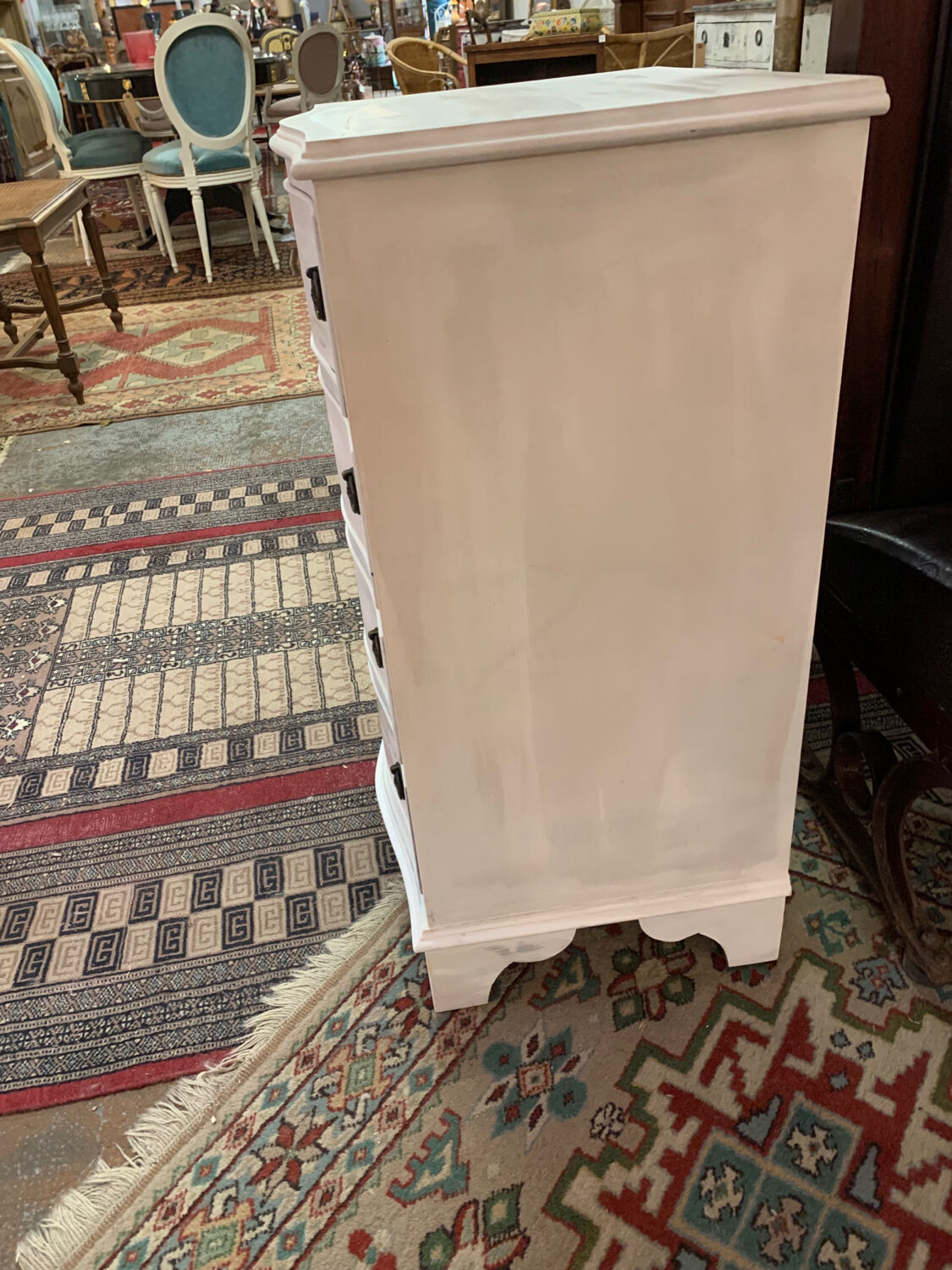 White English chest of drawers