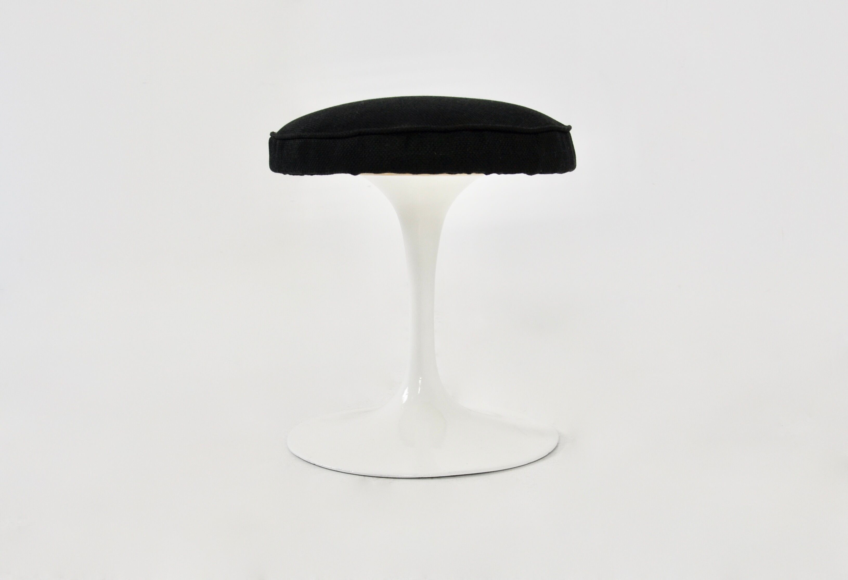 Tulip stool by Eero Saarinen for Knoll International, 1970s