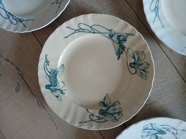 10 assiettes plates anciennes en Terre de fer
