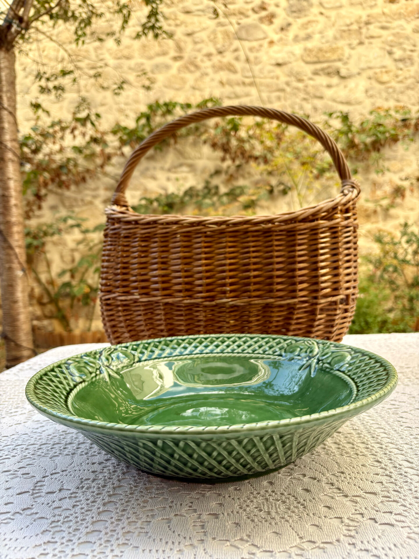 Large woven border salad bowl "Rabbit Green" Bordallo Pinheiro Po