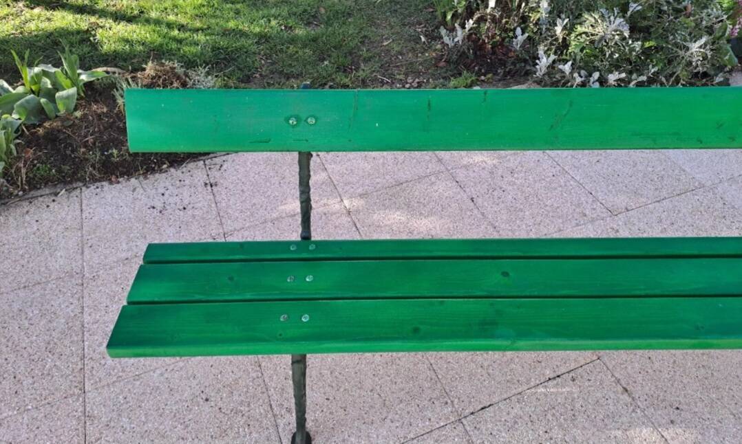 Large wooden and cast iron garden bench 224 cm