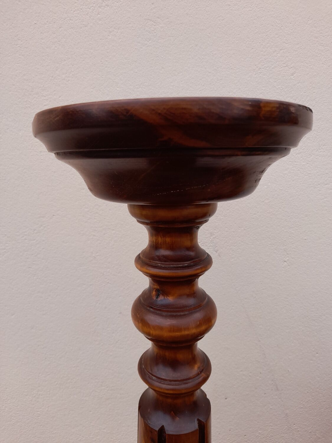 High fifth wheel / column in solid cherry, rustic chic