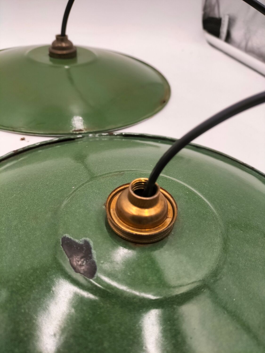 4 suspensions en tôles émaillées