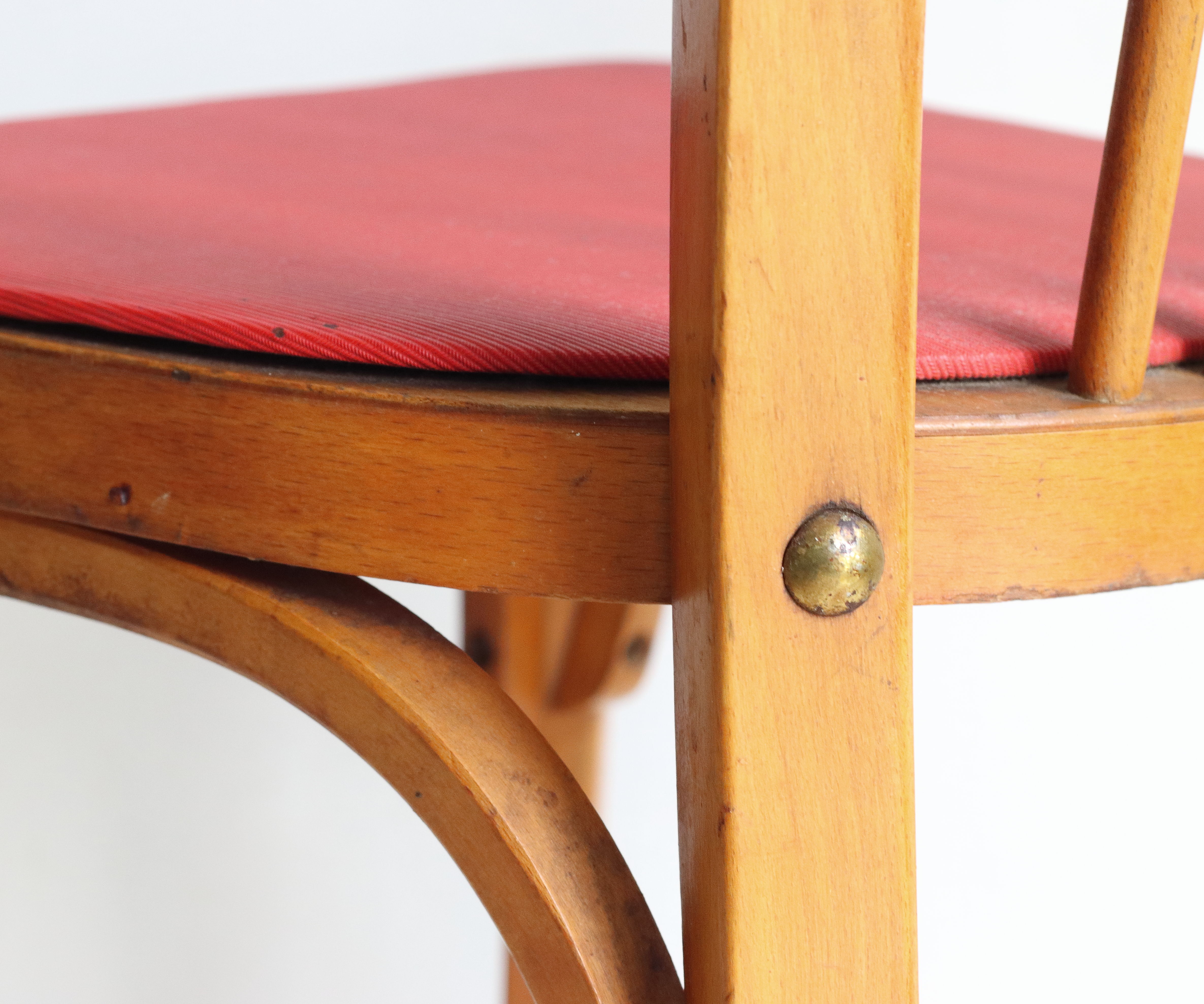 Bistro chair with bars of the 50s in wood and imitation red leather