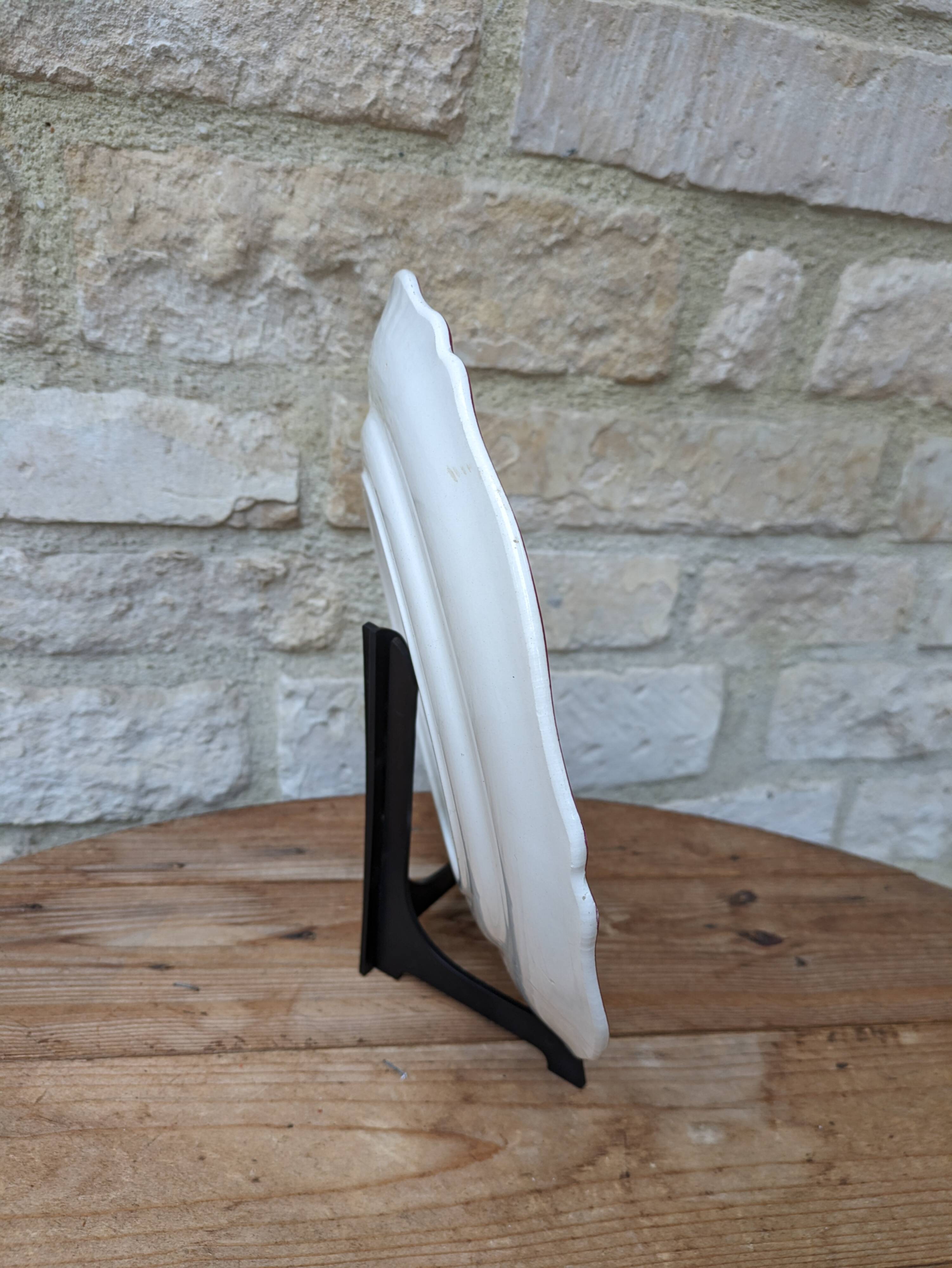 Round dish decorated with a bouquet of flowers Saint Amand Vieux Strasbourg