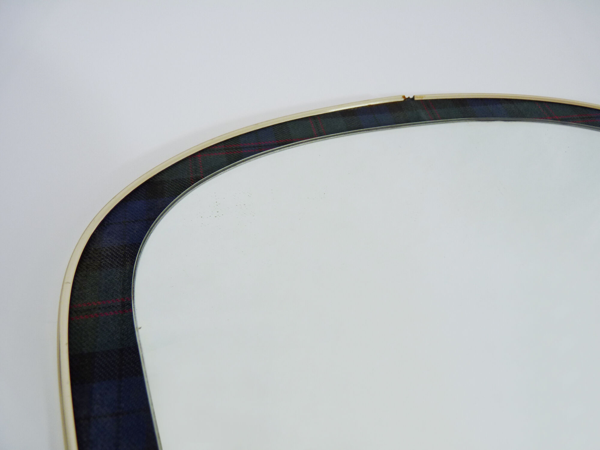 Vintage mirror in blue, green green red Scottish fabrics. Brass contour Years 60 26x43cm