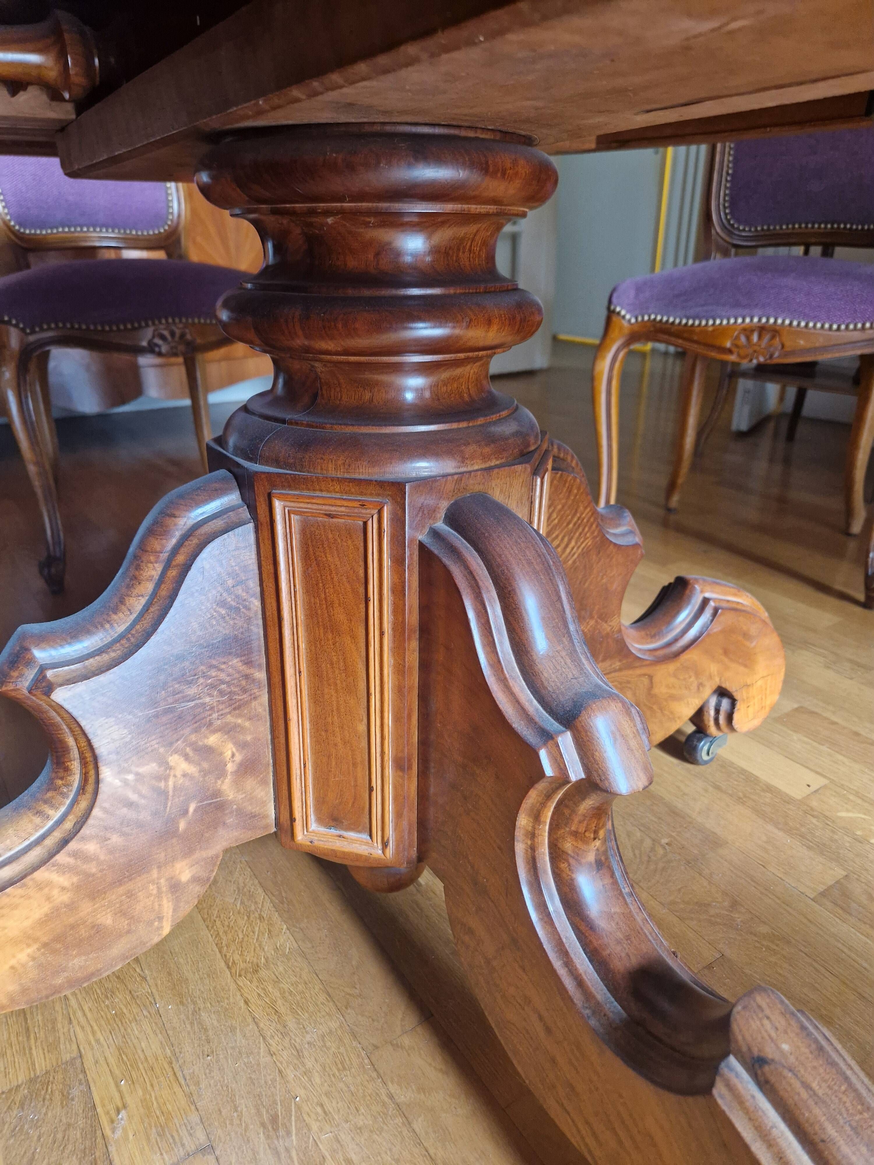 Solid walnut gueridon table for 6 to 16 guests.