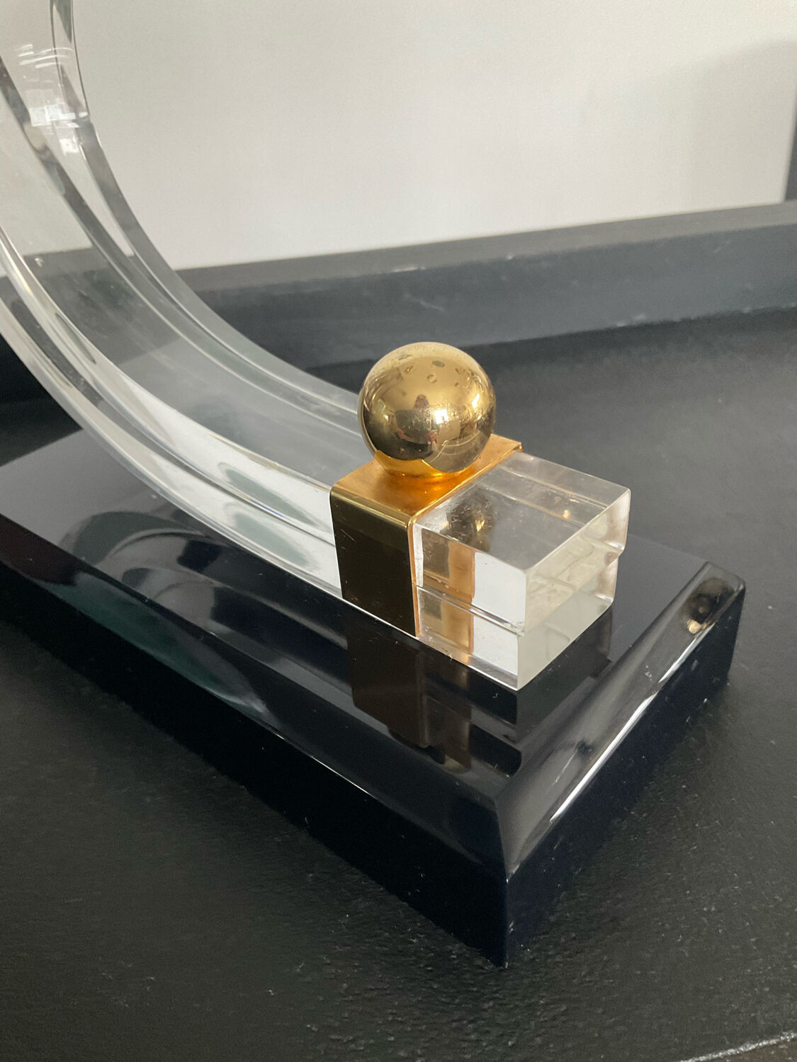 Pair of Hollywood Regency candlesticks in lucite and brass