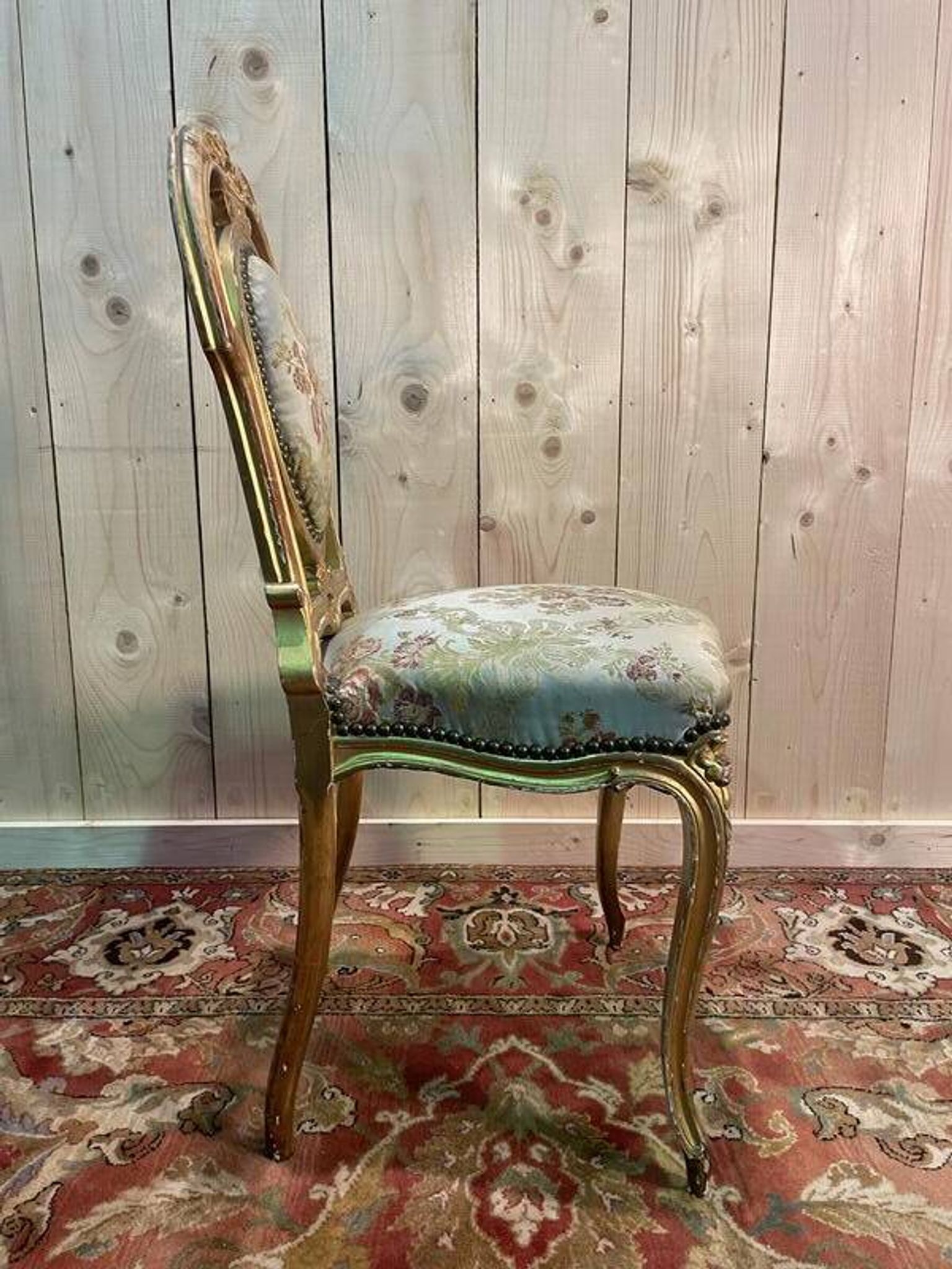 Suite de 4 chaises en bois doré Napoléon III