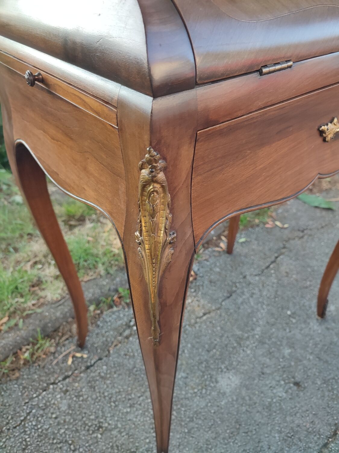 Slope office, speed bump secretary