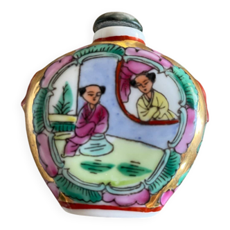 Small bottle for tobacco