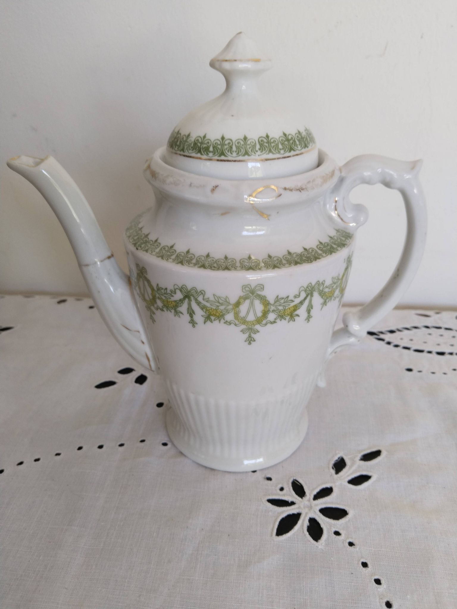 Cafetière en porcelaine anglaise  , vert et or , antique , vintage