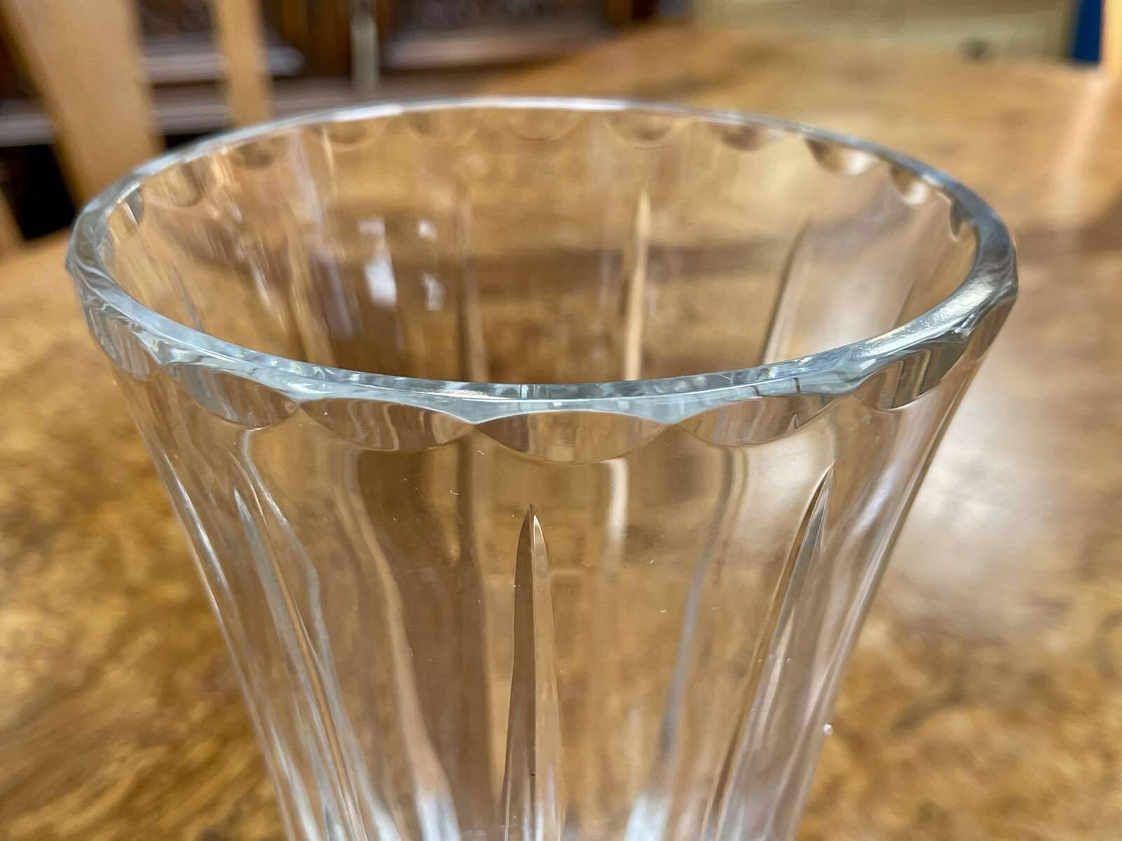 Signed Sèvres crystal vase, work from the 1970s