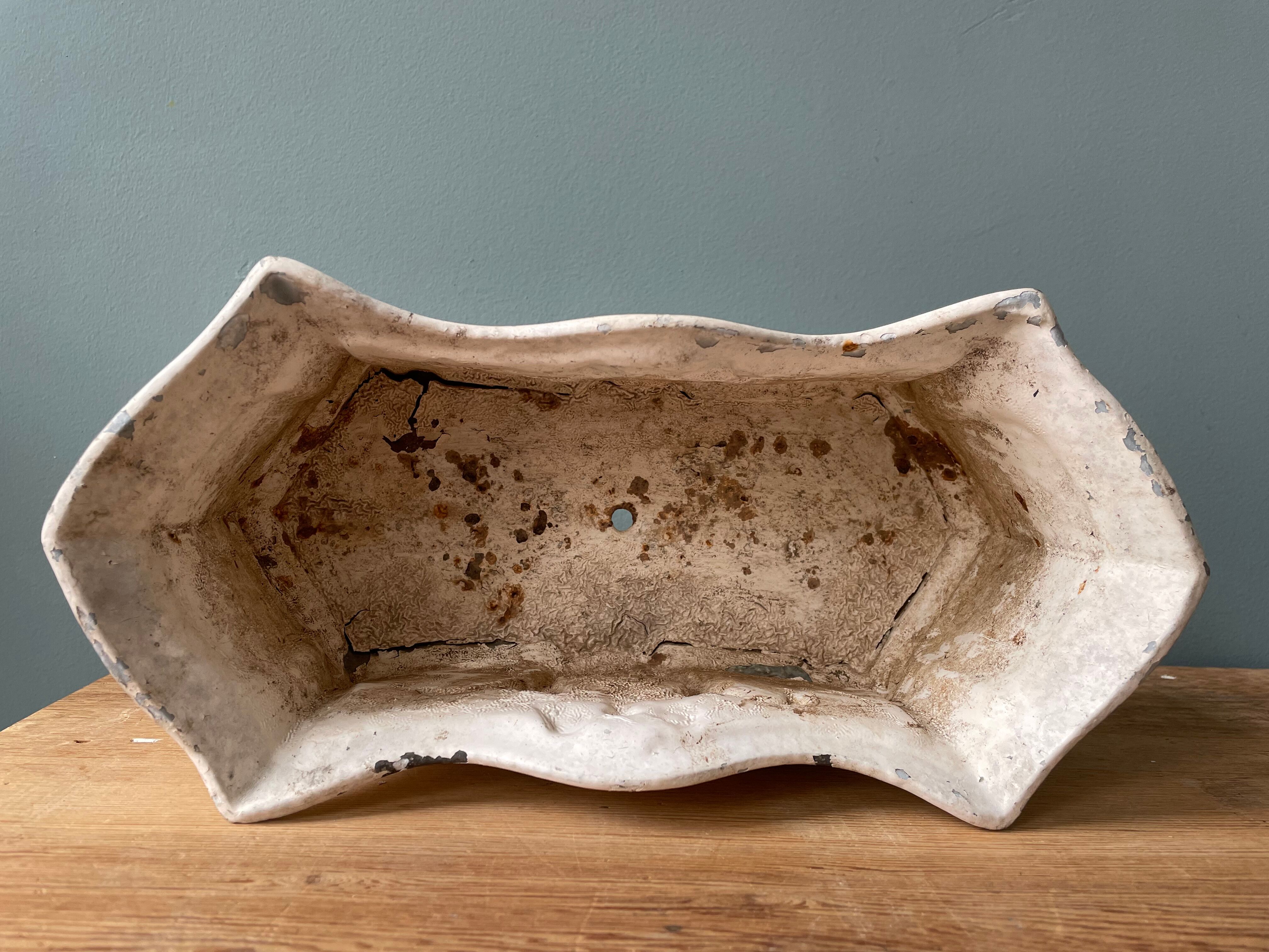 Old Medici cast iron planter, late nineteenth