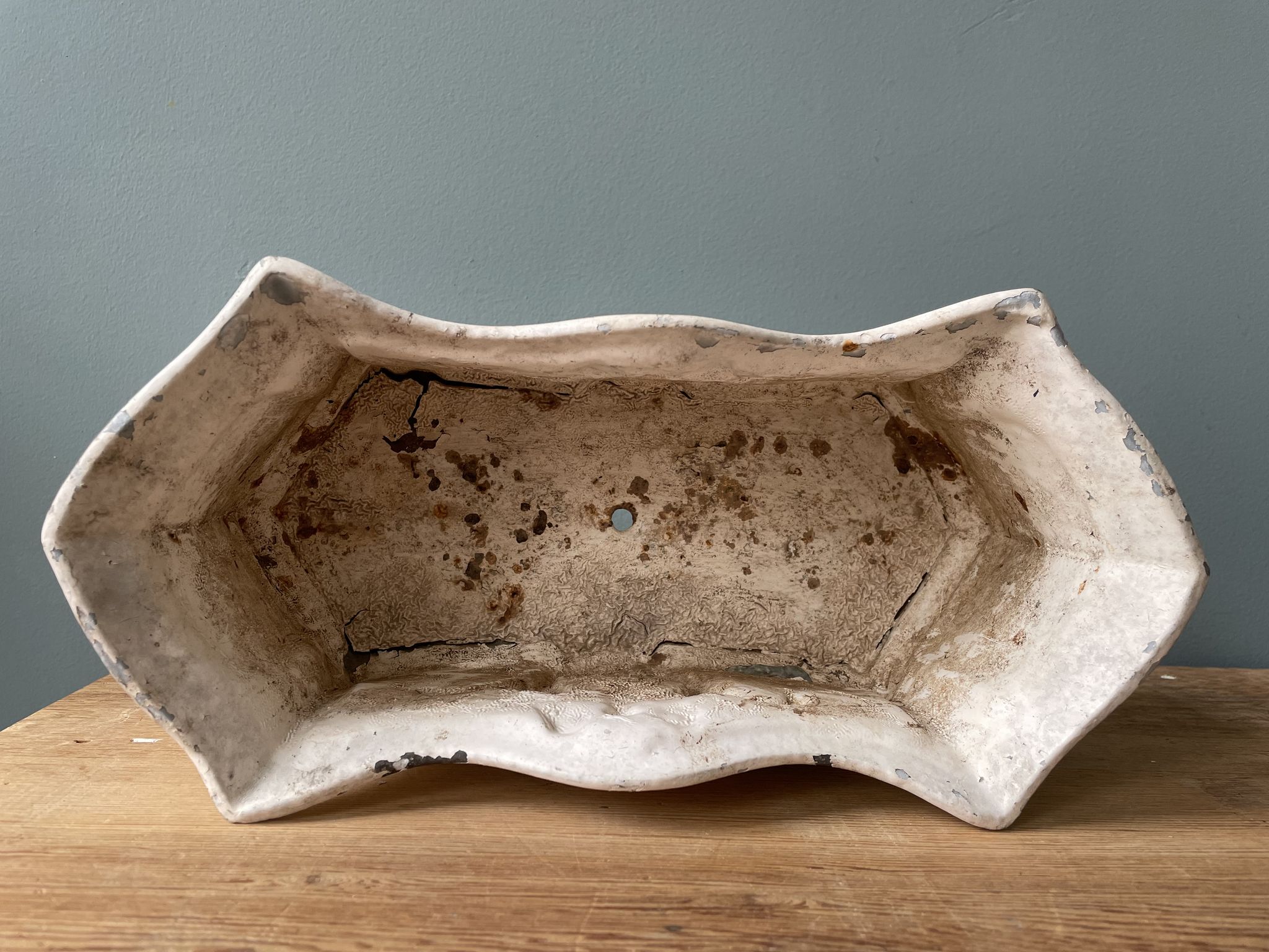 Old Medici cast iron planter, late nineteenth