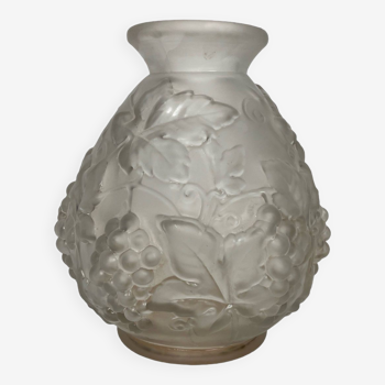 Art deco, large pressed glass vase with Etaleune vines circa 1930