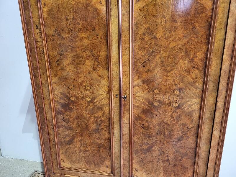 BUR WALNUT CABINET 2 DOORS 2 DRAWERS