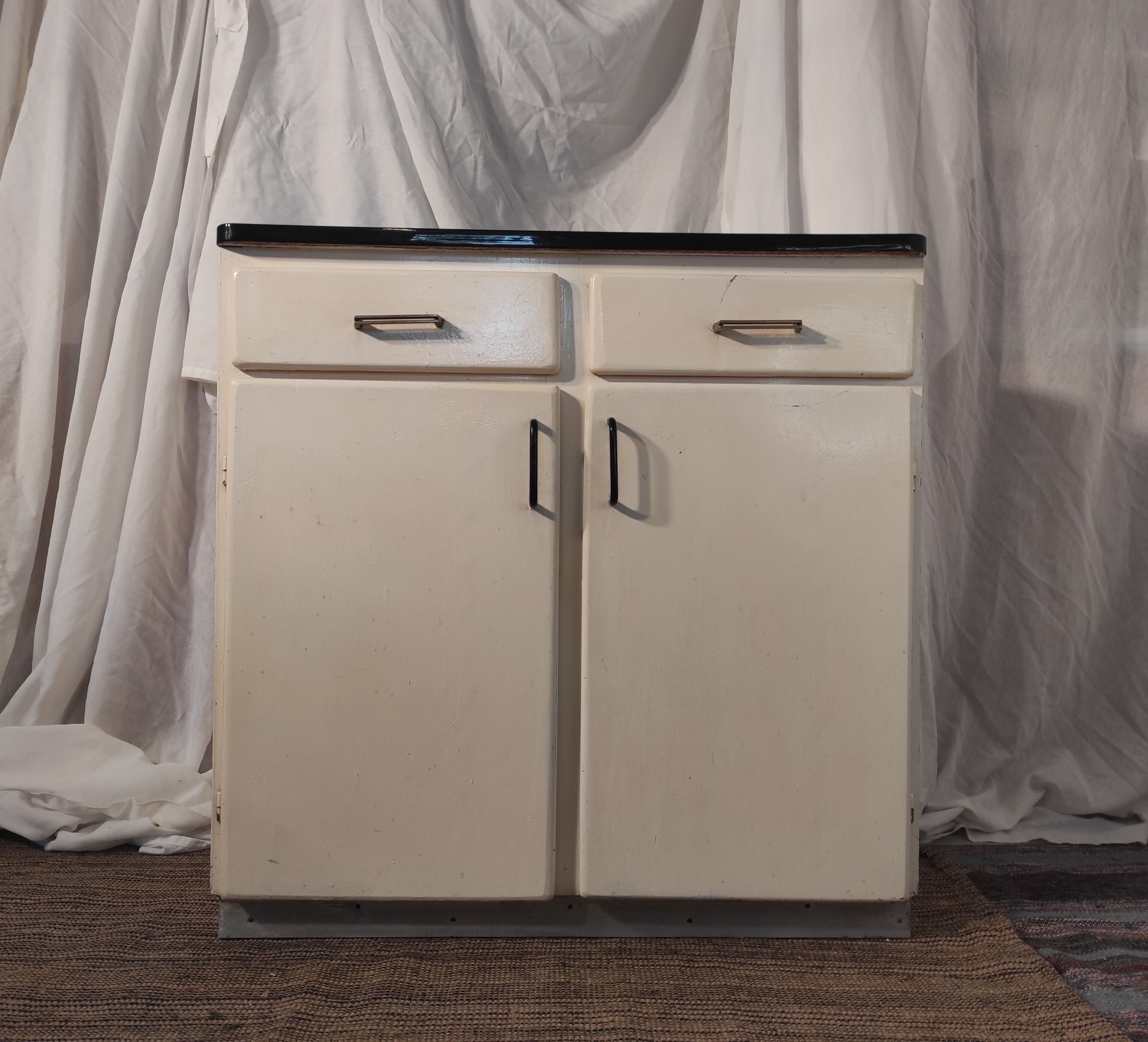 Mado furniture in blue formica two doors