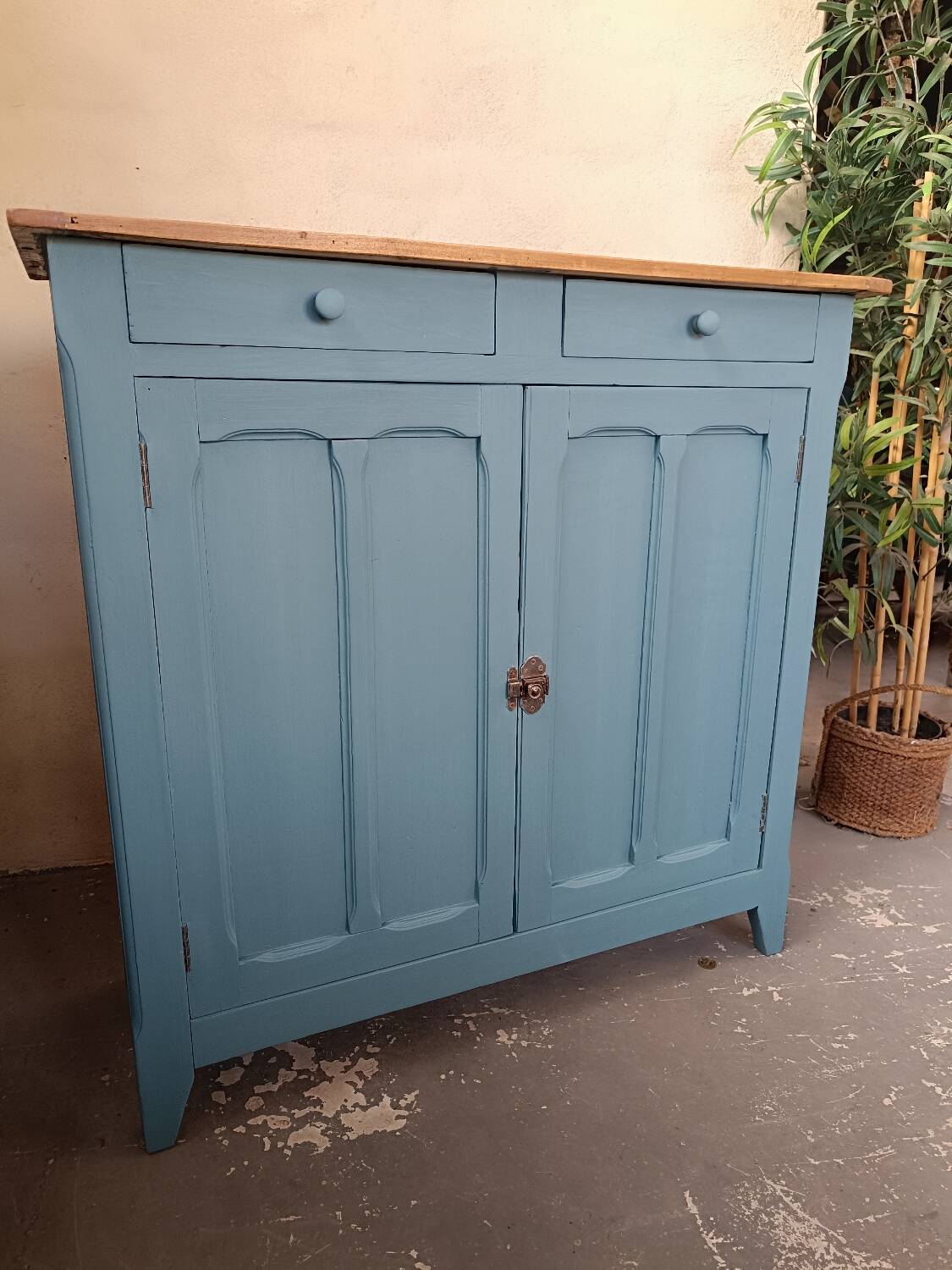 Buffet parisien bleu