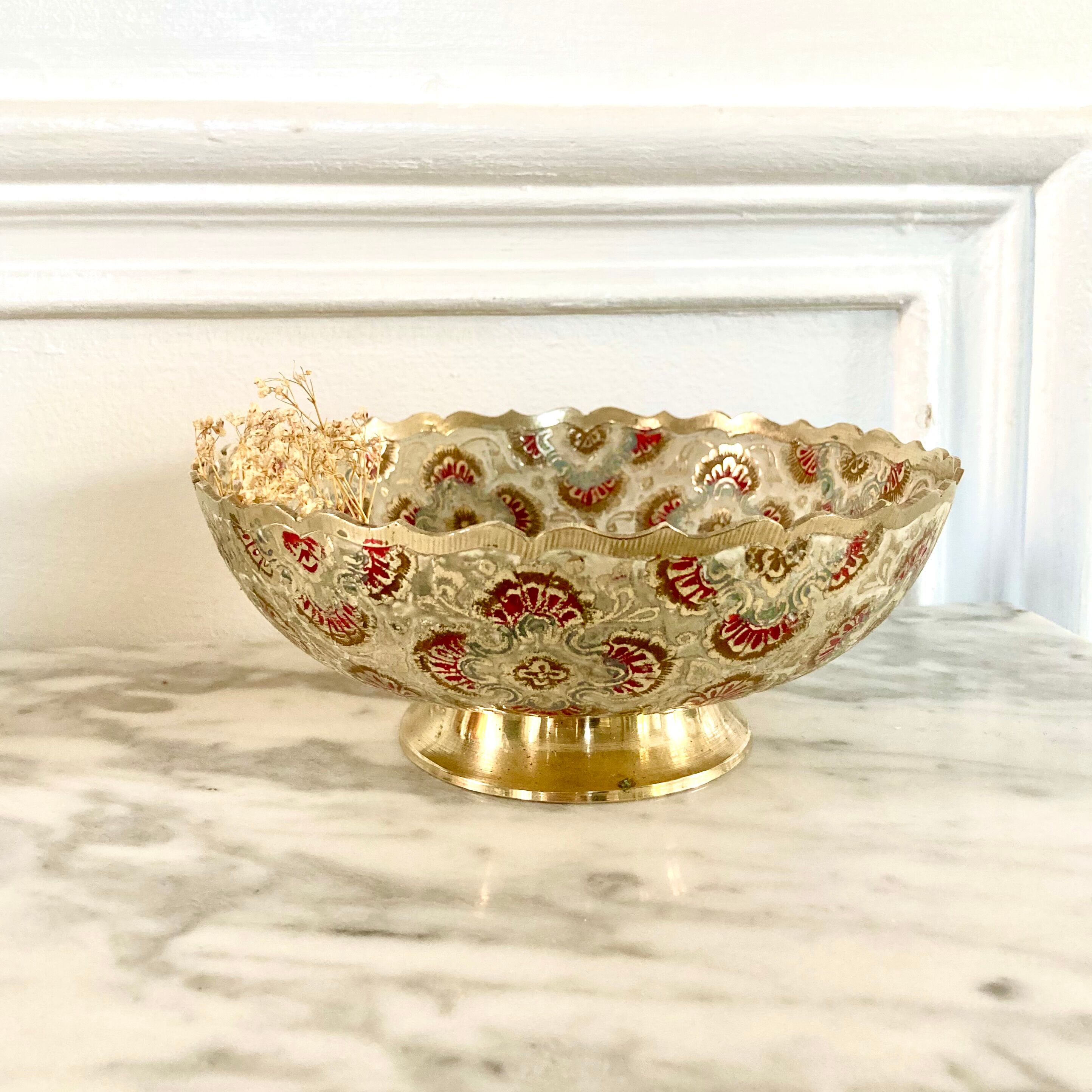 Vacuum pocket enamelled brass cut